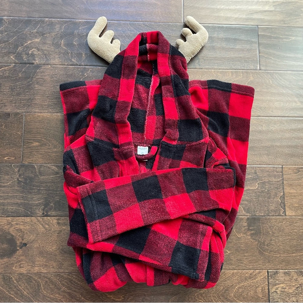Kids red Plaid robe, soft red and black Arizona Jean Co size 8